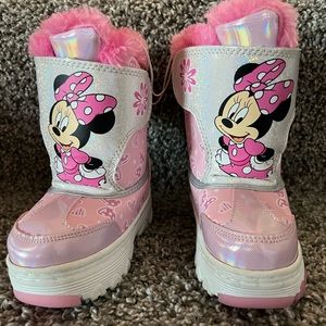 Snow boots new never worn
